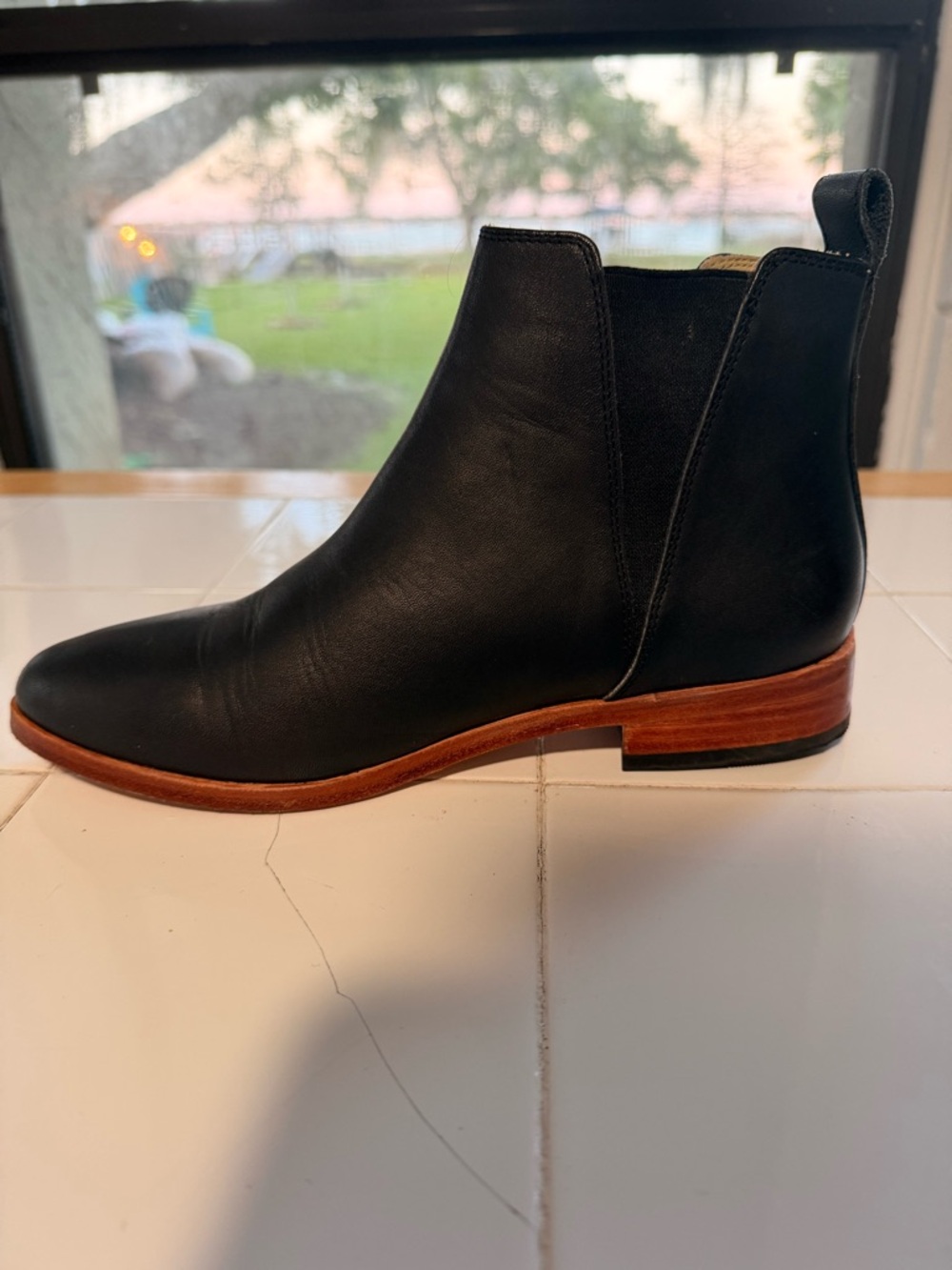 Nisolo Eva Black Leather Chelsea Boot with Brown Stacked Heel sz 7